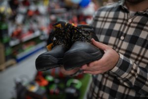 Scarpe antinfortunistiche S1, S3 e S3S: differenze e guida alla scelta